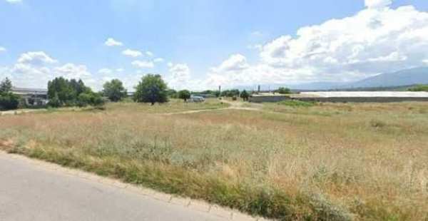 Парцел с база и лице на път - отлична локация, до Пловдив