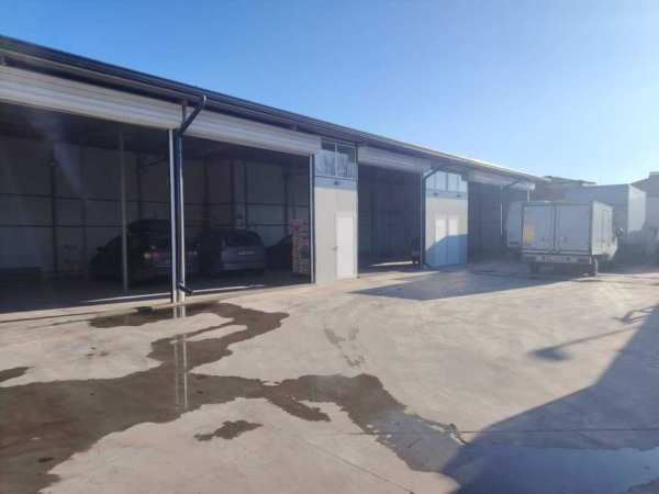 Автосервиз с двор