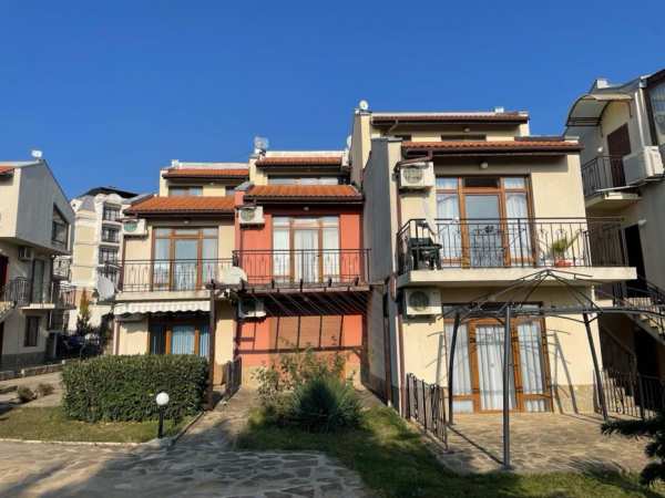 Продавам двустсен с морска гледка в Св. Влас !