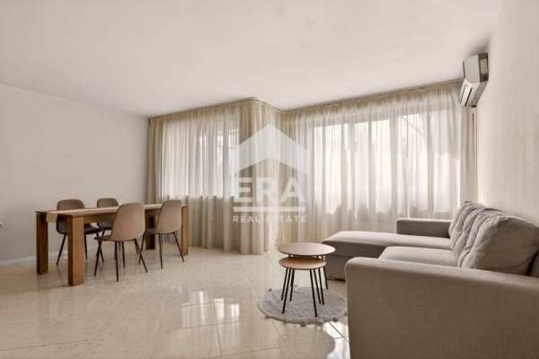 Тристаен, ремонтиран и обзаведен апартамент за продажба, в тухлена сгр