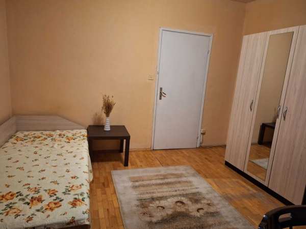 Давам под наем топла слънчева стая в Люлин 10