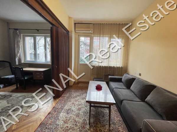 Тристаен апартамент под наем, Център