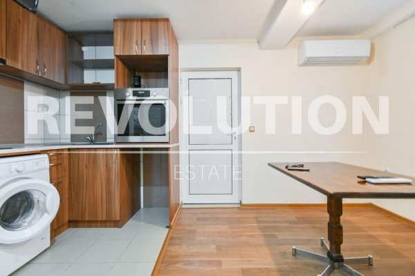 Етаж от къща в гр. Банкя.