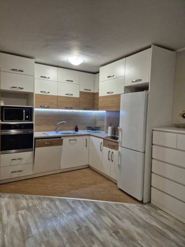 Двустаен напълно обзаведен Колхозен пазар