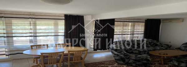 Просторен и уютен тристаен апартамент до Езикова гимназия