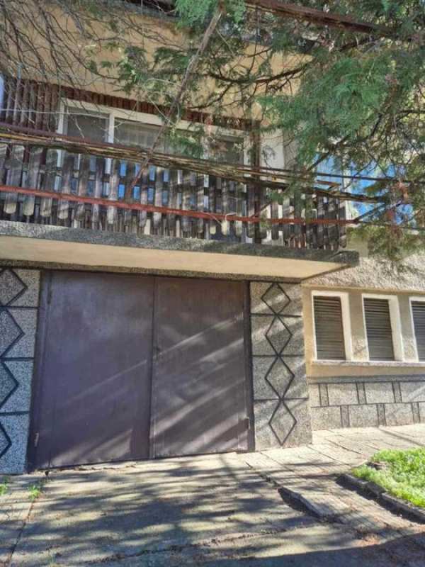 Продава къща в с. Сарая