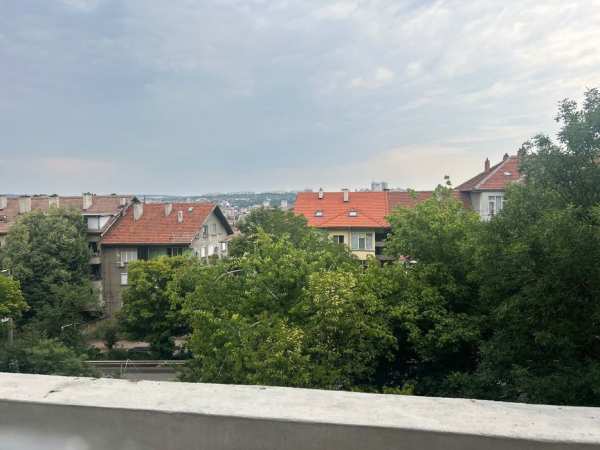 2-ен обзаведен в Плевен до техникумите под наем