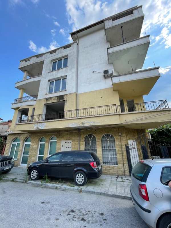 Продавам 3-стаен апартамент в град Петрич