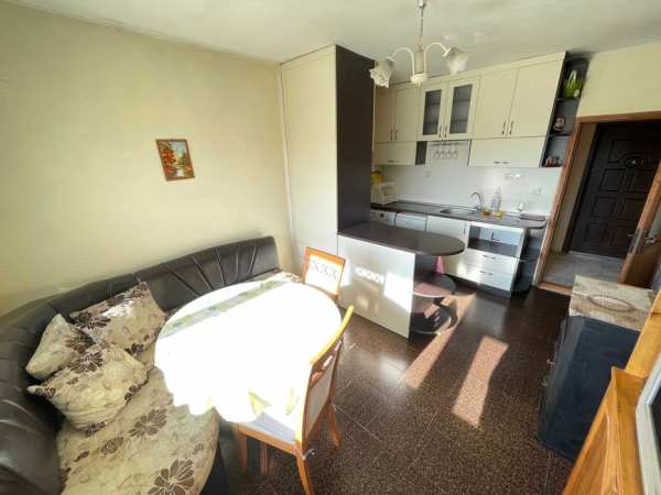 Южен тристаен под наем в идеален център на Благоевград