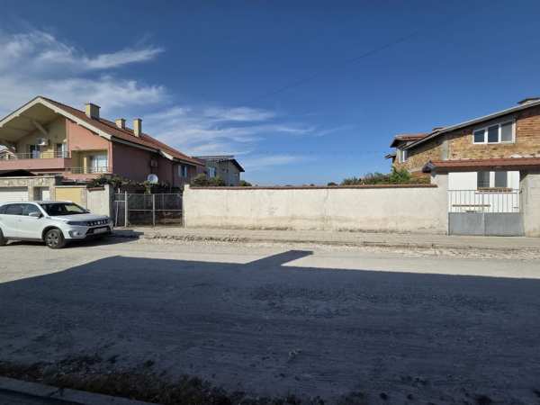 Парцел в с. Калековец-789 кв. Ограден на Асфалтов път