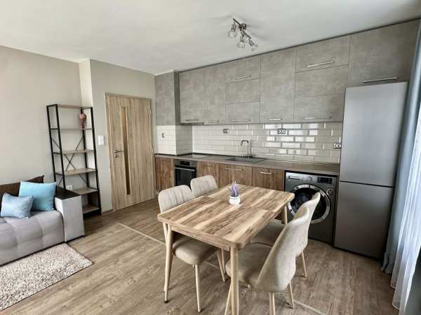 Собственик предлага 2-стаен апартамент заедно с подземно паркомясто