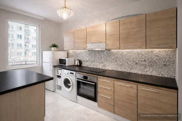 Тристаен апартамент под наем в Център