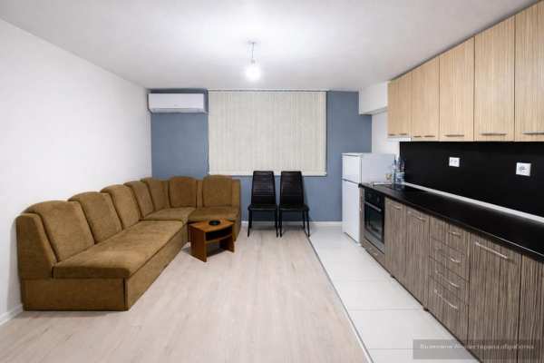 Двустаен апартамент в жк. Христо Смирненски