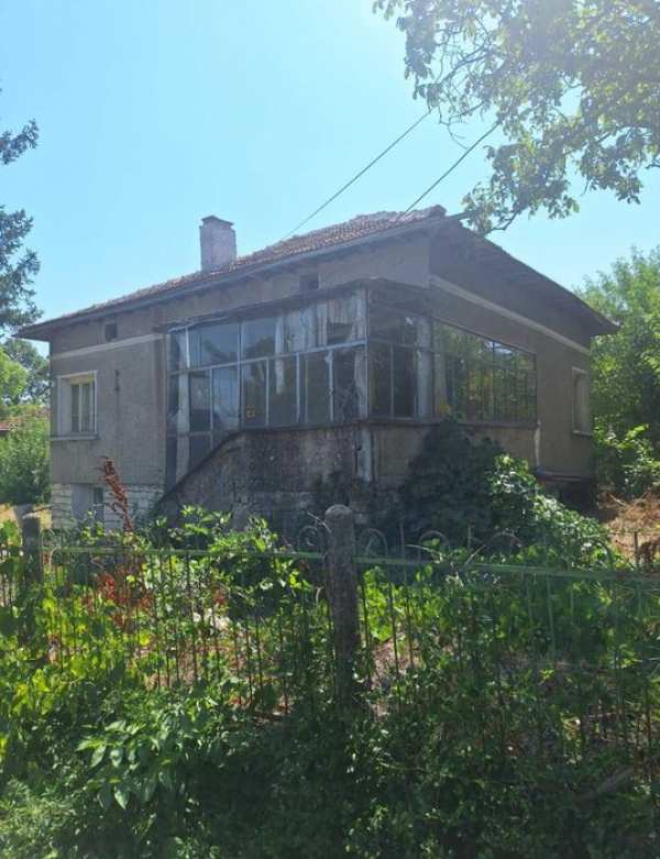 **Продава се къща на две нива – град Грамада, обл. Видин**