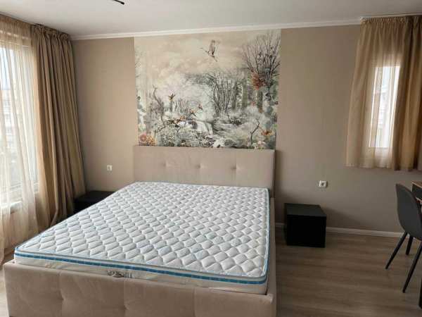 Двустаен апартамент в кв. Света Троица