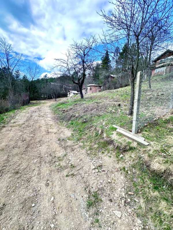 Парцел 1500 кв СПЕШНО