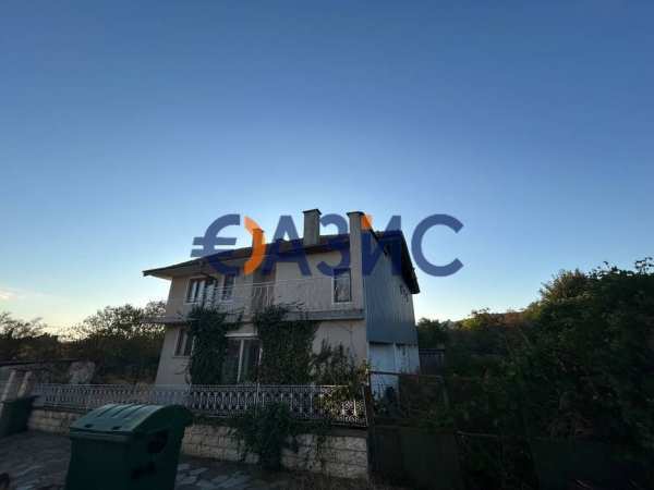 Двуетажна къща В С. Кошарица, България, 299,5 кв. м, 280 000 евро