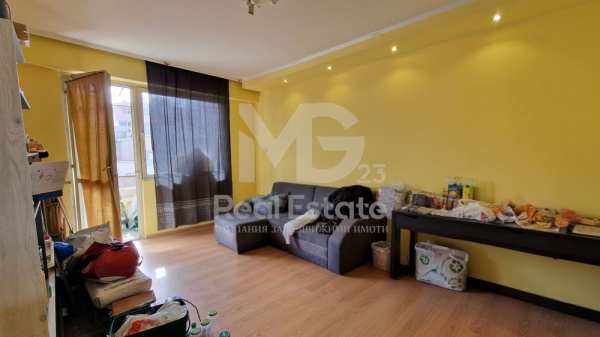 Двустаен с ТРИ отделни помещения до Каридад в Кючук Париж!