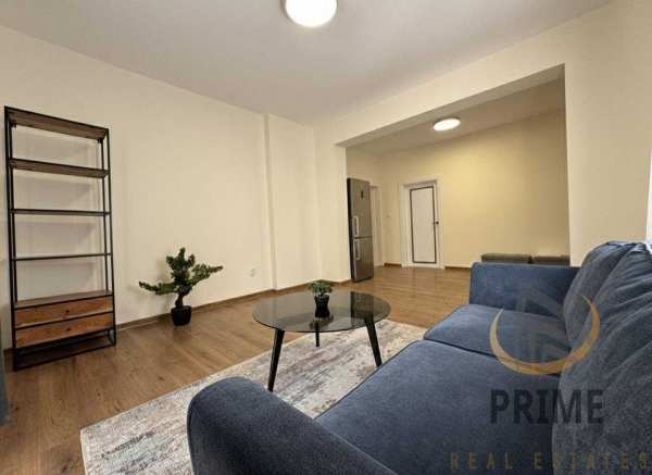 Ексклузивна продажба на ремонтирано жилище с 40 кв.м. двор на Оборище