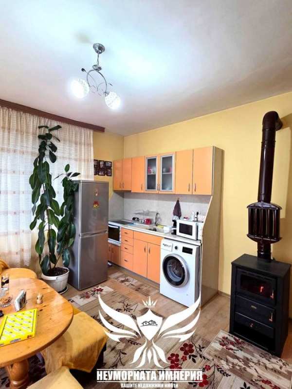 Продавам хубав двустаен апартамент 40кв.м 1ет. в гр.Лъки, обл.Пловдив