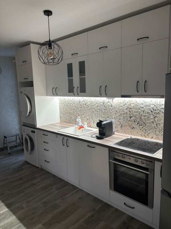 СОБСТВЕНИК! НОВ !!Две паркоместа !!Двустаен 65 к ! Напълно обзаведен!