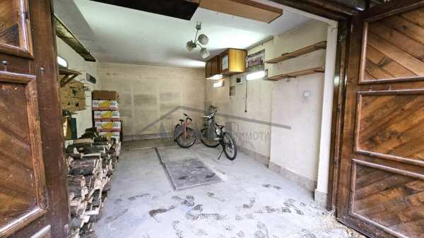 Гараж с площ - 18 кв.м. в кв. Център