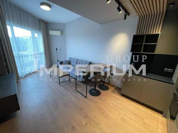 Страхотен апартамент с огромна тераса + ПАРКОМЯСТО в цената, кв. Бриз