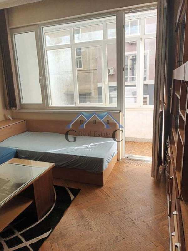 Стая от апартамент под наем 180 евро, Под Общината