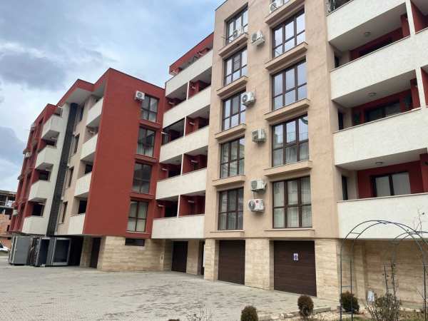 Отдава под наем напълно обзаведен апартамент в кв. Васил Левски