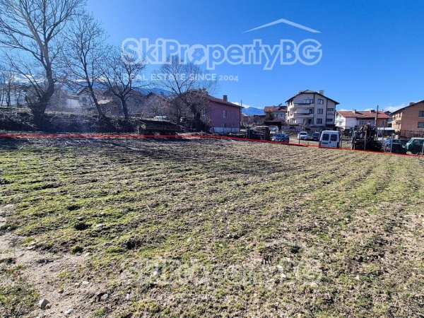 Парцел в Добринище с красива гледка към планината!