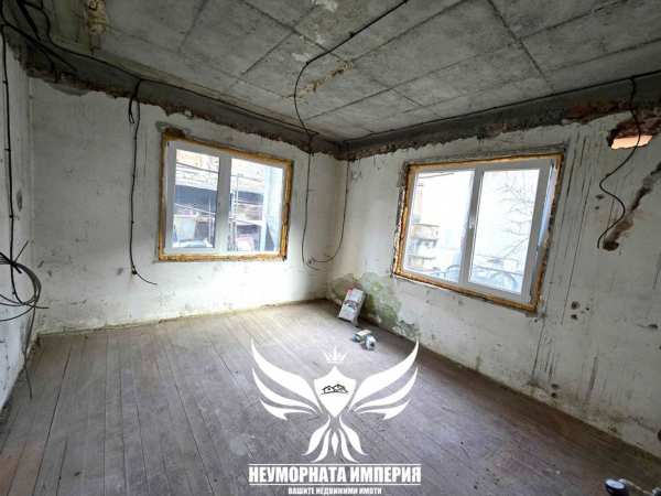 Под наем стар тристаен 88кв ет.1 гр.Асеновград кв. Жорж Махала