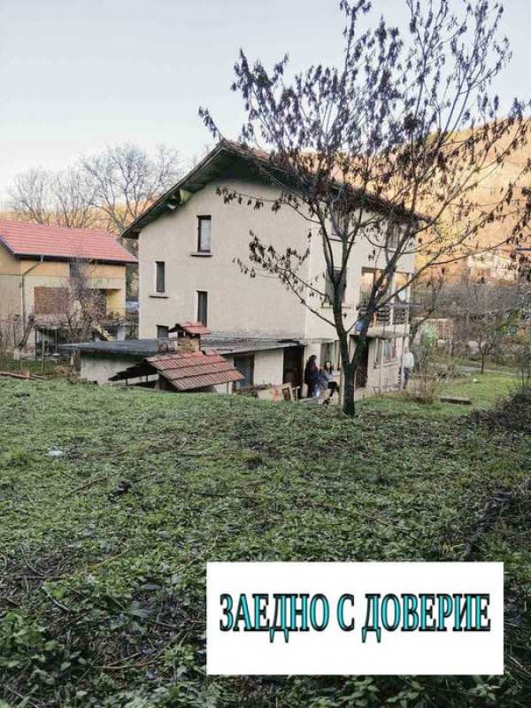 Триетажна Къща с панорамна гледка в село Лютидол община Мездра