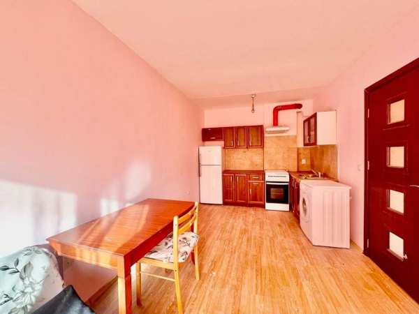 БЕЗ  допълнителни плащания. Уютен обзаведен 2-стаен , кв. Галата.