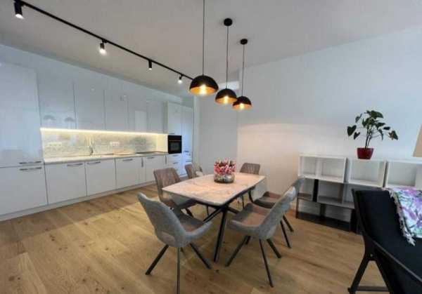 Продаваме Тристаен Апартамент В Дружба 1