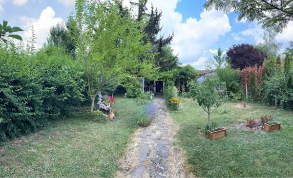 Вила в м. Драката на 200 м. от главен път