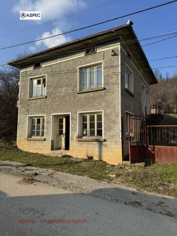 Къща в Ловеч, област-с.Терзийско площ 96 цена 32000