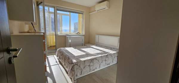 Двустаен апартамент с паркомясто