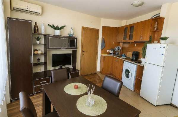 Двустаен апартамент в района на Колхозен пазар!