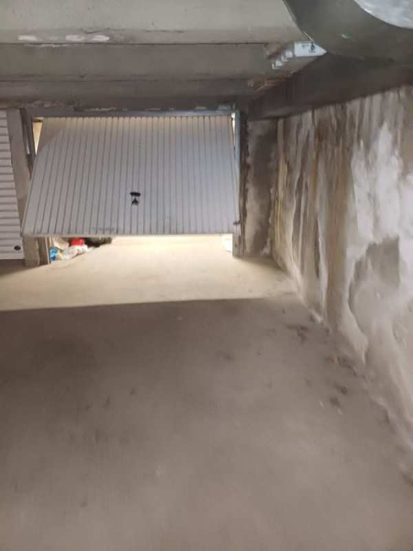 Отдават подземен гараж под наем