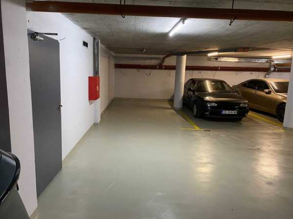 Наем на паркомясто за две коли в София, кв. Лозенец, ул. Бигла