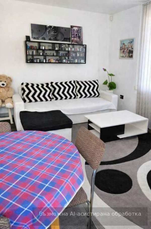 Етаж от къща в района на м-т Пчелина!