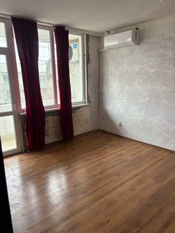 Продава апартамент в Кючук париж