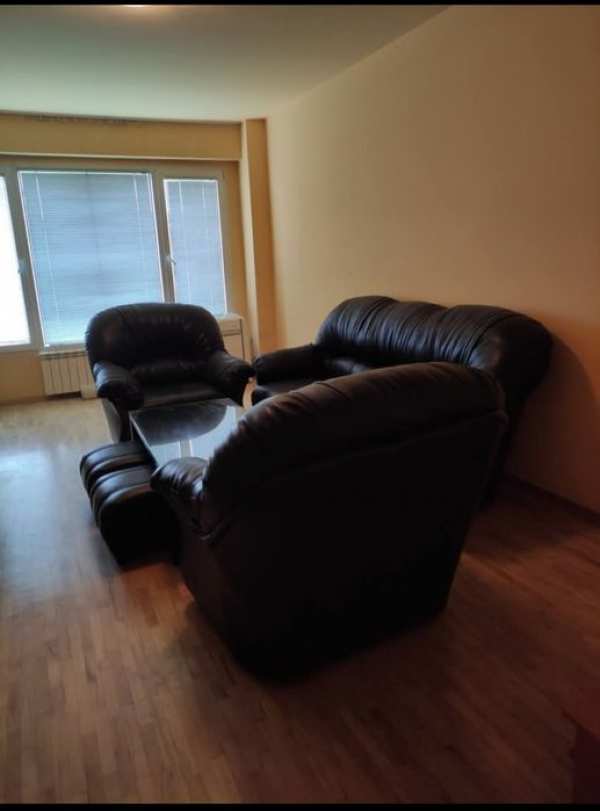 Давам под наем тристаен апартамент в Дианабад