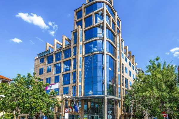 Самостоятелно офис пространство за 1-2 души в Regus City West