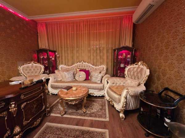 Офис с бароково обзавеждане