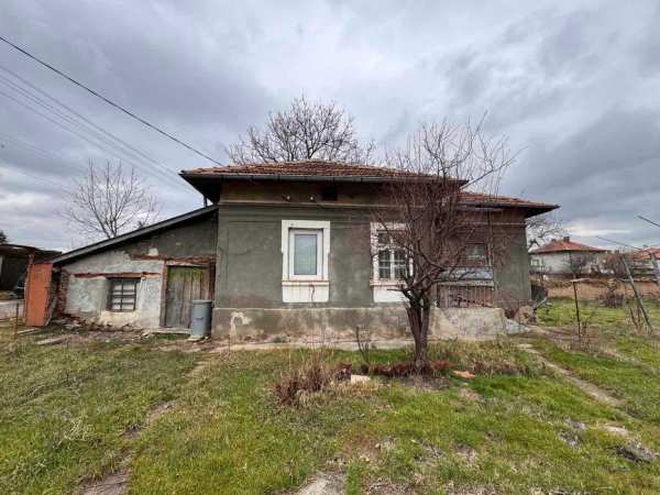 Едноетажна къща в с. Лесново