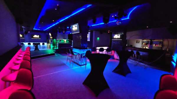 Зала за събития във Варна - клуб Микрофон