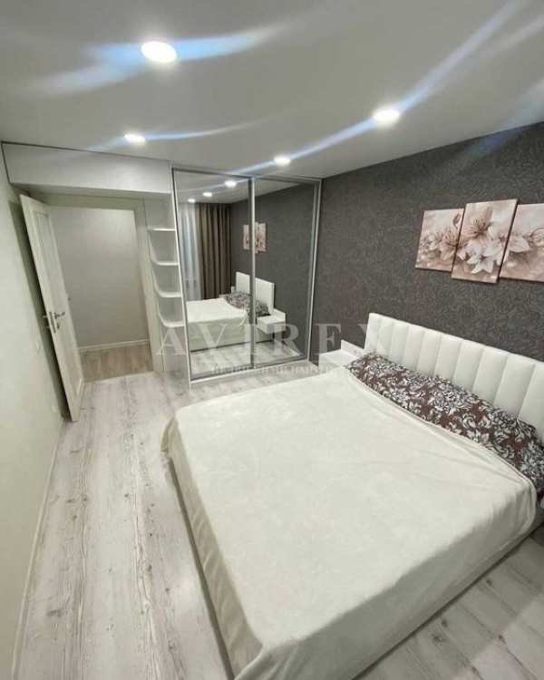 Тристаен апартамент под наем в Каменица