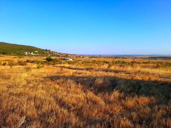 Парцел с ПУП за 7 къщички - 4400кв.м