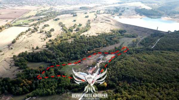 Продавам обор, краварник, склад 1303кв.м. и земя 24727кв. с.Долнослав